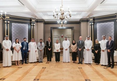 وزيرة السياحة تلتقي منتسبي برنامج رئيس مجلس الوزراء لتنمية الكوادر الحكومية