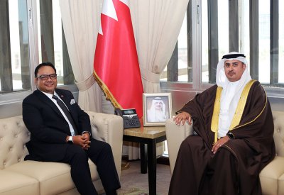 وزير العدل يستقبل السفير الماليزي لدى مملكة البحرين