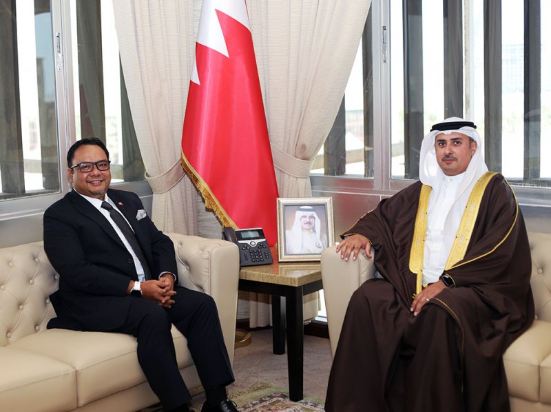 وزير العدل يستقبل السفير الماليزي لدى مملكة البحرين
