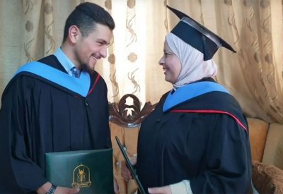 أردنية وابنها يتخرجان من نفس الجامعة والاختصاص وفي يوم واحد