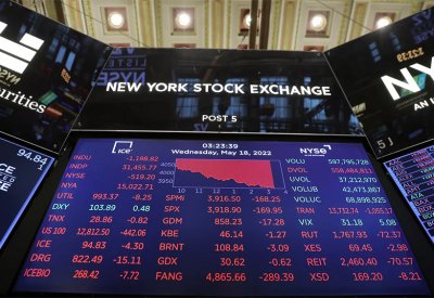 المؤشرات الأميركية تتراجع بسبب بيانات الصين ومخاوف النمو