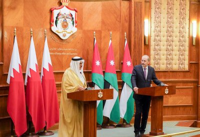 وزير الخارجية ومعالي نائب رئيس الوزراء وزير الخارجية وشؤون المغتربين في المملكة الأردنية الهاشمية الشقيقة يعقدان مؤتمرًا صحفيًا