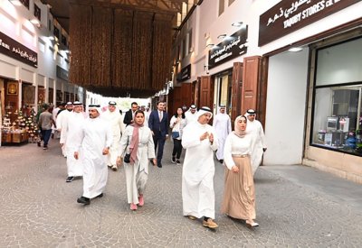 وزيرة السياحة ورئيس هيئة الثقافة يتفقدان مدينة المنامة التاريخية والسوق القديم