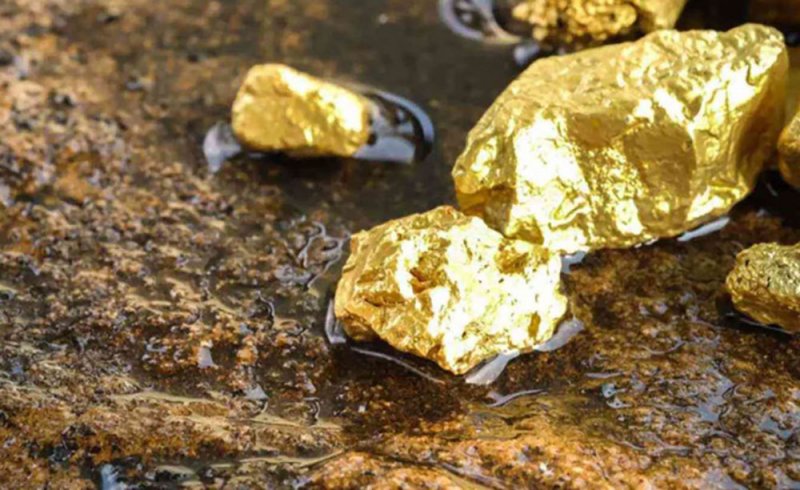 العقود الآجلة للذهب تواصل التراجع