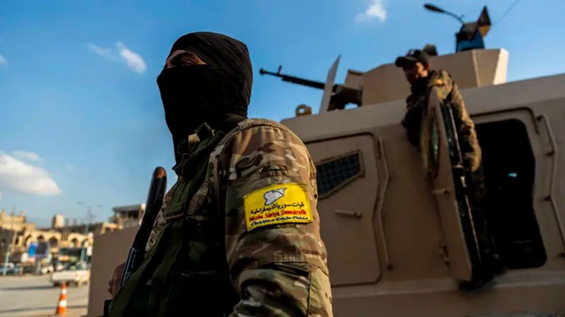 تركيا تحشد عسكريا في المناطق الحدودية مع سوريا