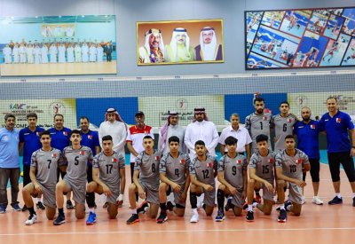بالصور: سمو الشيخ عيسى بن علي يحفز منتخب شباب الطائرة قبل البطولة الآسيوية