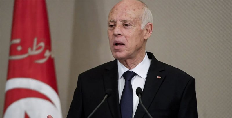 قيس سعيّد يصادق على دستور تونس الجديد