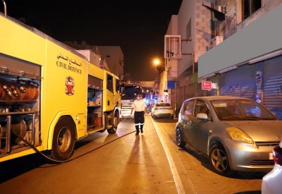 بالصور: الدفاع المدني ينقذ شخصا انحشر بمنزله