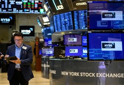 المؤشرات الأميركية تتراجع بسبب مخاوف رفع معدلات الفائدة