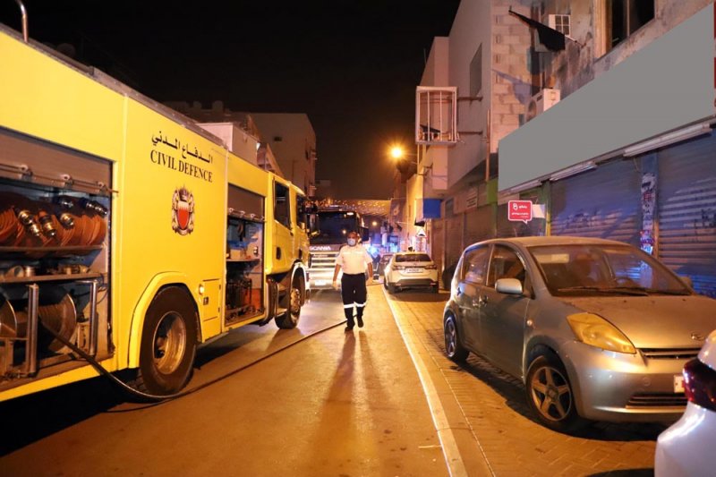 بالصور: الدفاع المدني ينقذ شخصا انحشر بمنزله