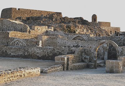 هيئة الثقافة توضح وجود اجزاء متساقطة من قلعة البحرين