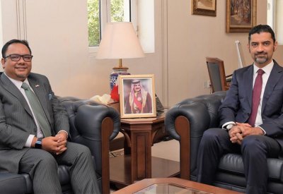 المبارك يبحث مجالات التعاون المشترك مع السفير الماليزي