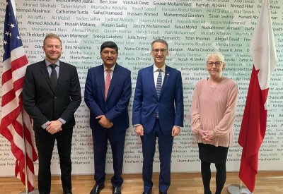 السفير الأمريكي يزور مستشفى الإرسالية الأمريكية