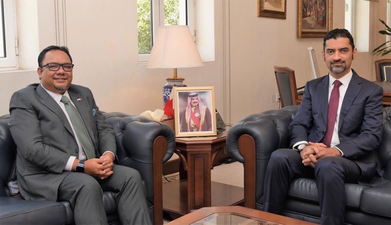 المبارك يبحث مجالات التعاون المشترك مع السفير الماليزي