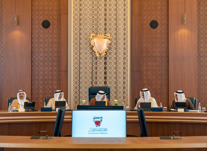 مجلس الوزراء يشيد بتدشين مشروع بناء أول قمر صناعي بحريني بالكامل