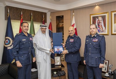 رئيس الأمن العام يتسلم التقرير السنوي لنادي ضباط الأمن العام 2021