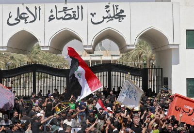 الصدر يدعو أنصاره للانسحاب من أمام مبنى مجلس القضاء