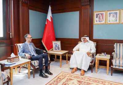 وزير الخارجية يستقبل سفير الولايات المتحدة الأمريكية لدى مملكة البحرين
