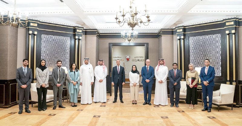 حميدان: تذكية الروح القيادية لدى شباب البحرين وتعزيز الابتكار