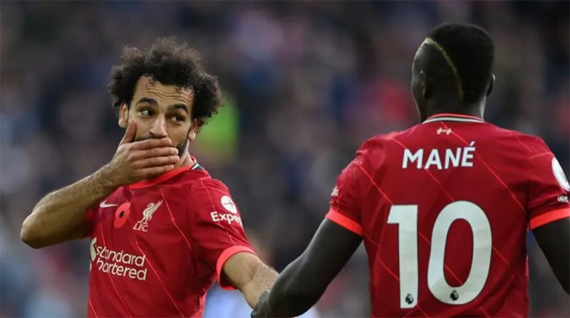 جماهير ليفربول بغضب: رحيل ماني كشف مستوى صلاح
