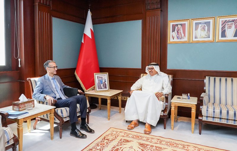 وزير الخارجية يستقبل سفير الولايات المتحدة الأمريكية لدى مملكة البحرين