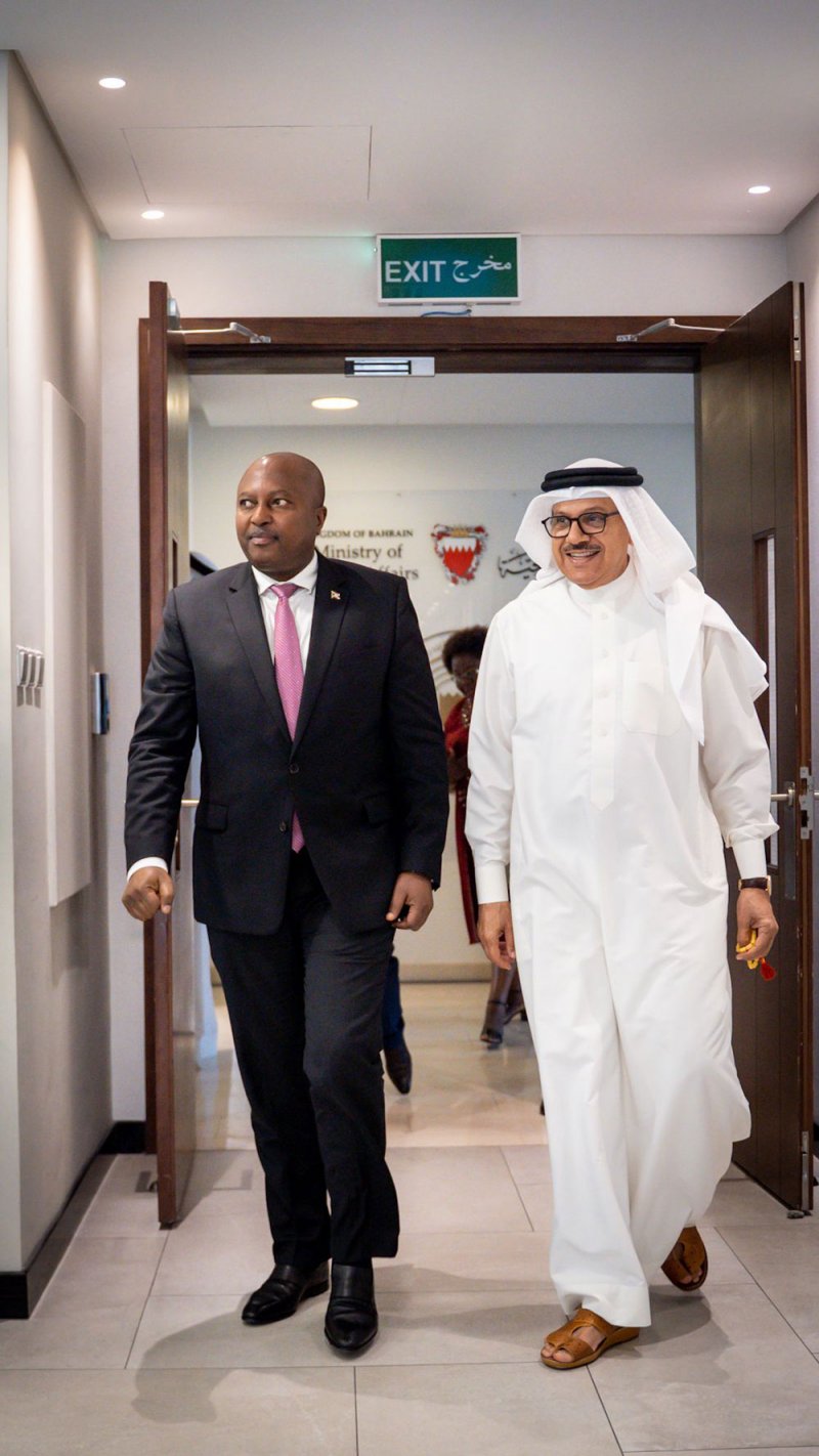 معالي وزير الشؤون الخارجية والتعاون الإنمائي بجمهورية بوروندي يزور أكاديمية محمد بن مبارك آل خليفة للدراسات الدبلوماسية