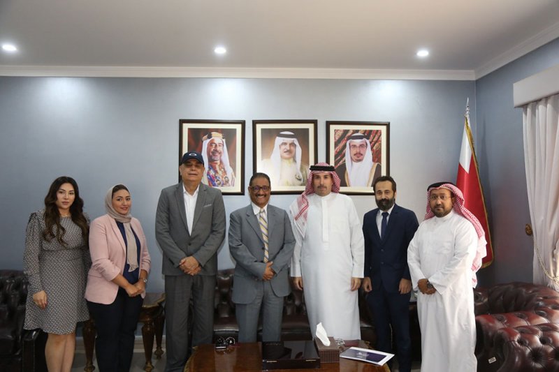 محافظ العاصمة يستقبل أعضاء مجلس إدارة نادي البحرين للسينما ويشيد بصناعة الأفلام البحرينية