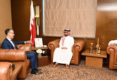المؤيد يستقبل السفير الأمريكي ويبحث معه التعاون الشبابي