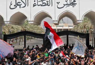 "مفاجأة" للصدر.. والرئاسات العراقية تحاول احتواء المأزق