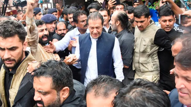 باكستان.. إطلاق سراح عمران خان بكفالة حتى هذا الموعد