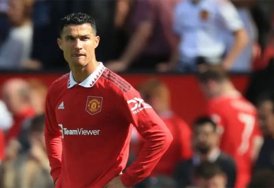 ماذا يحدث مع رونالدو ولماذا لا يريده أي نادٍ؟