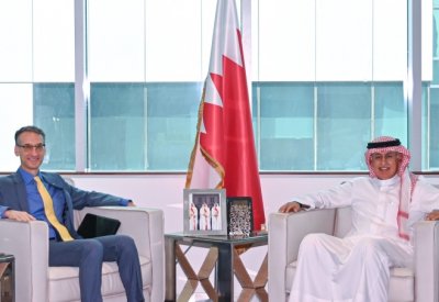 وزير الصناعة والتجارة يستقبل سفير الولايات المتحدة الأمريكية لدى مملكة البحرين
