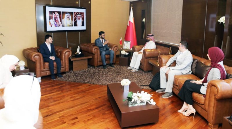 دعم رواد الأعمال الشباب وتشجيعهم على الابتكار وتأسيس المشاريع