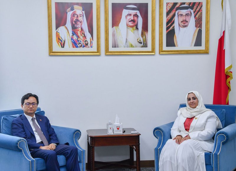 وزيرة الصحة تستقبل سفير كوريا