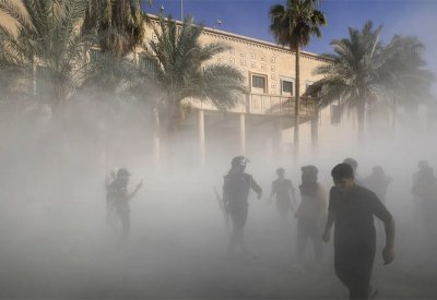 العراق.. صفارات إنذار واشتباكات وقصف في المنطقة الخضراء