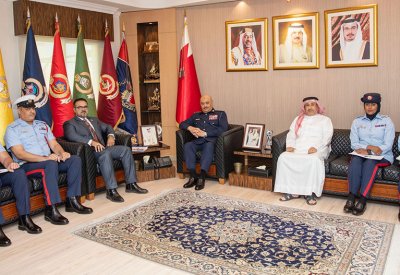 رئيس الأمن العام يكرم أعضاء فريق "معا" المتميزين ويشيد بمستوى أدائهم المهني