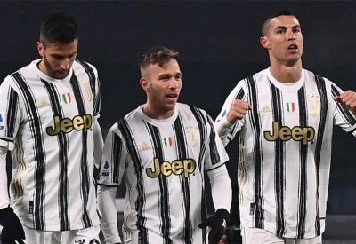 في اللحظات الأخيرة.. ليفربول يوقع مع نجم برشلونة واليوفي