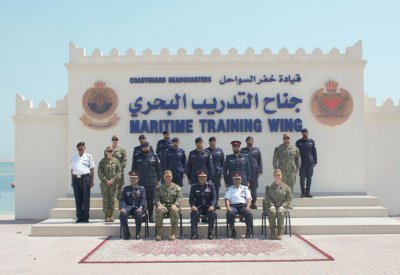قائد خفر السواحل يشهد تخريج دورة قادة الزوارق السريعة الرابعة للضباط