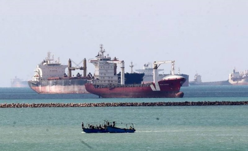 عودة حركة الملاحة بقناة السويس بعد تعويم ناقلة وقود جانحة