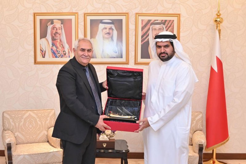 عيسى بن علي يشيد بجهود الاتحاد الدولي لرفع الأثقال في تطوير اللعبة