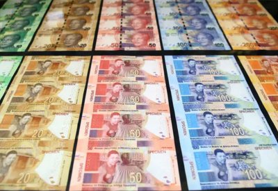 قضية تهز أركان وول ستريت.. اعتقال مدير صندوق تحوط تلاعب في عملة هذه الدولة
