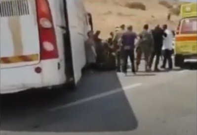 جرح 5 في إطلاق نار على حافلة إسرائيلية بغور الأردن