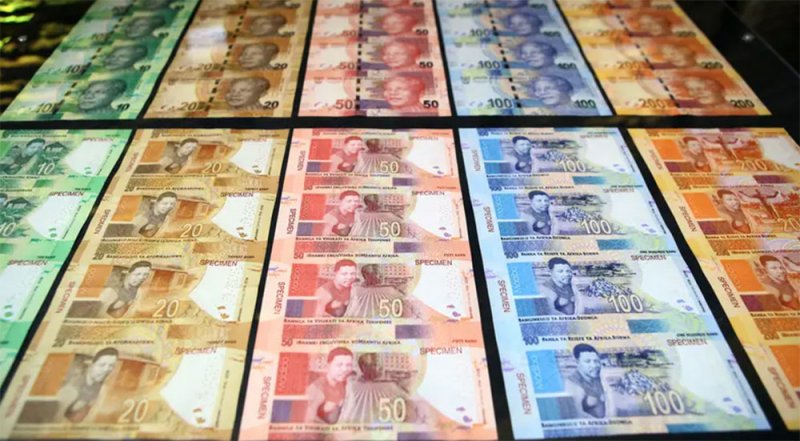قضية تهز أركان وول ستريت.. اعتقال مدير صندوق تحوط تلاعب في عملة هذه الدولة