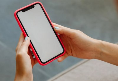 حرب شرسة بين أبل وسامسونغ.. الأرقام تكشف "الفائز الأكبر"
