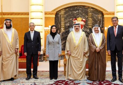 جلالة الملك المعظم يتسلم التقرير السنوي لأعمال مجلسي الشورى والنواب