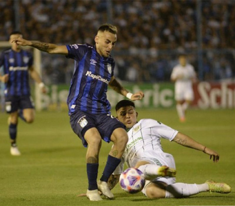 أتلتيكو توكومان يتصدر الدوري الأرجنتيني لكرة القدم