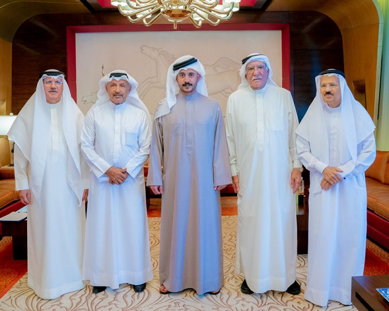 خالد بن حمد يستقبل رئيس الجمعية البحرينية للرواد الرياضيين