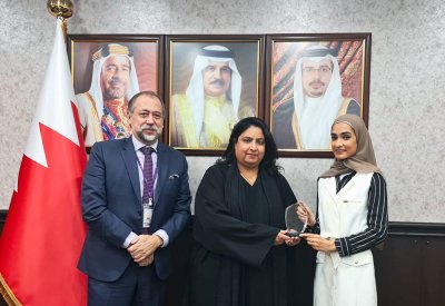 الدكتورة طيبة الأدرج الأولى على دفعة 2022 بجامعة البحرين الطبية