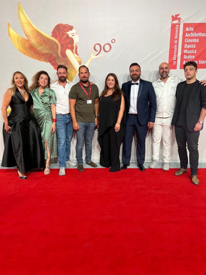 كندة علوش تبدأ جولتها بالعرض الأول لفيلم نزوح في فينيسيا