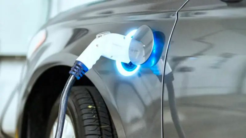 لهذه الأسباب.. طفرة السيارات الكهربائية قد تضرب سوق الوظائف الأميركية